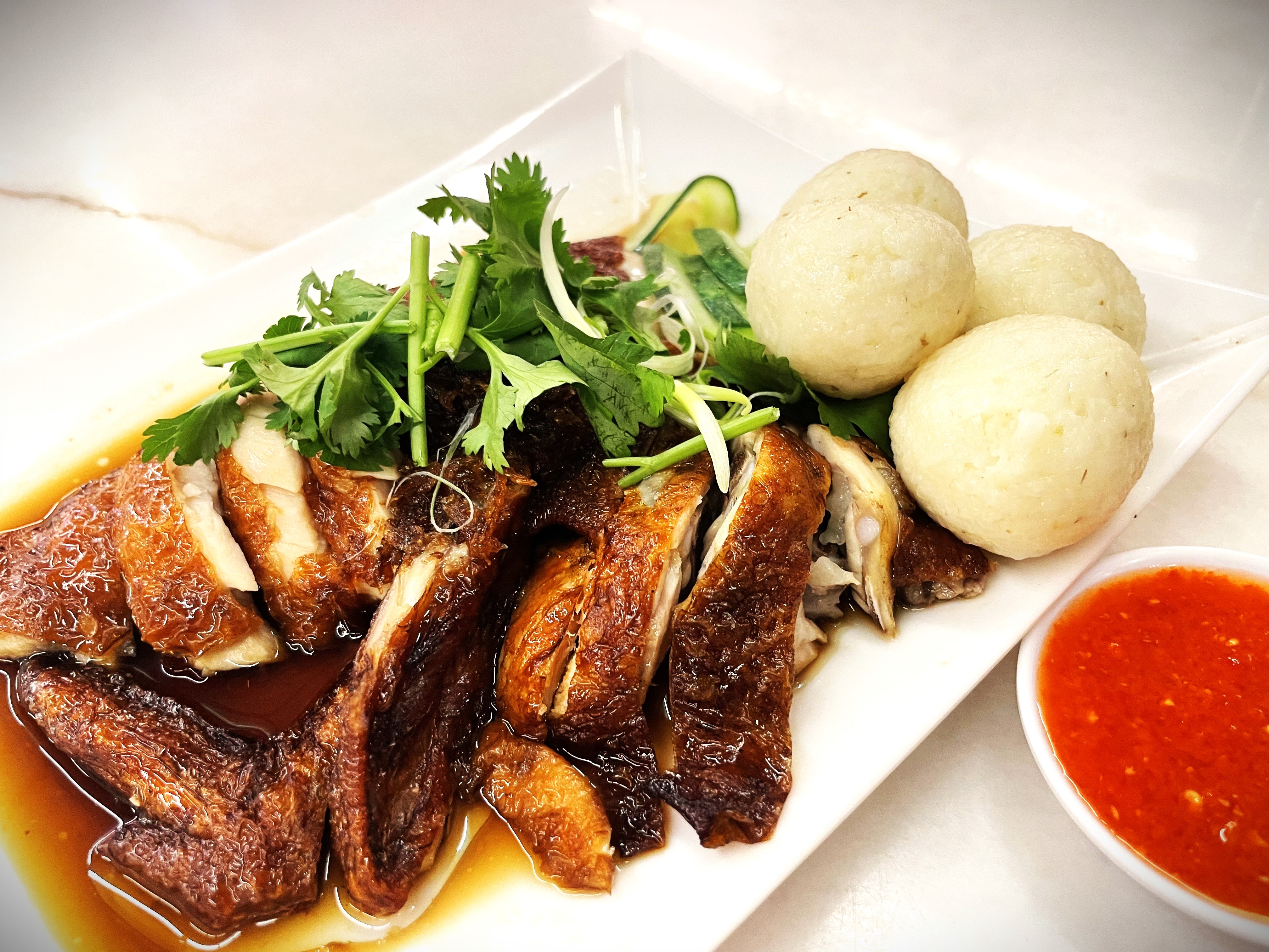 昼食　：　マラッカ名物チキンライスボール